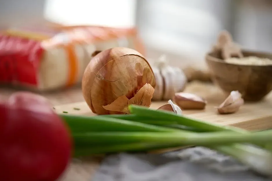4. Onions and Garlic - The Allium Family's Dark Secret (Image Credits: Pexels)