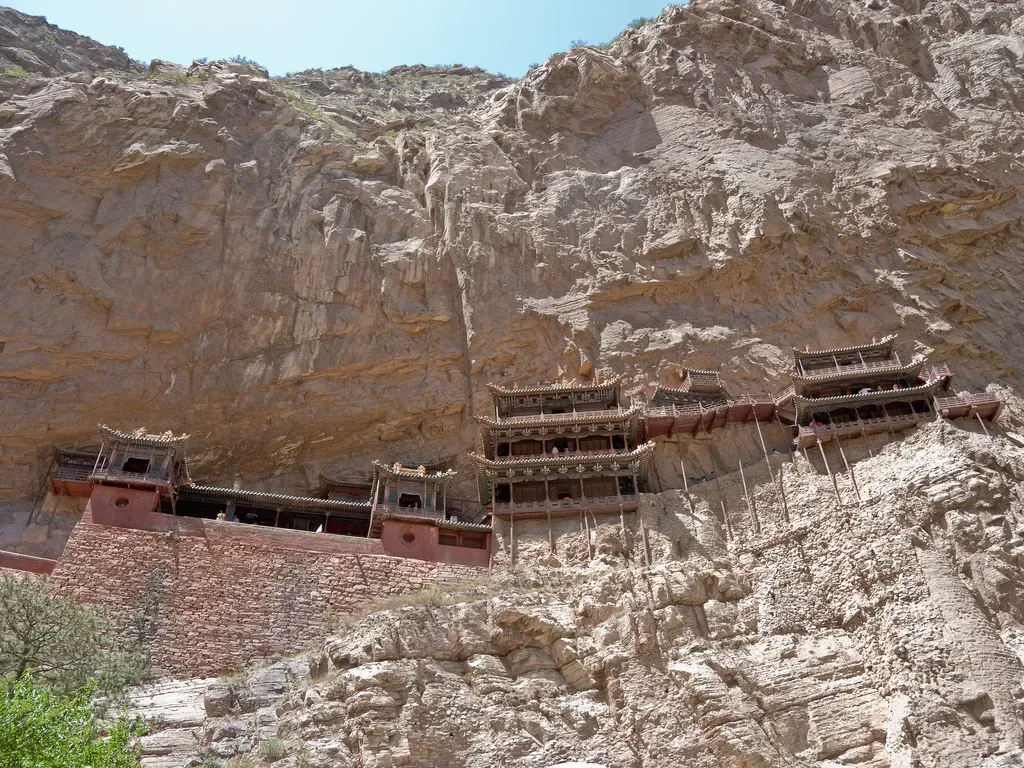 Hanging Monastery (Xuankong Si), China (Image Credits: Wikimedia)