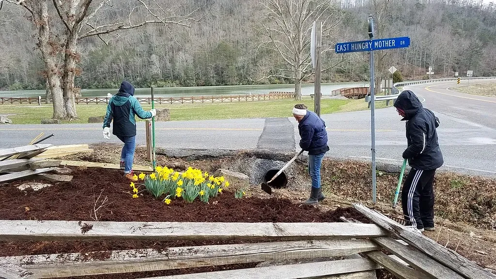 #4 Cleaning Up the Garden Too Early in Spring (vastateparksstaff, Flickr, CC BY 2.0)