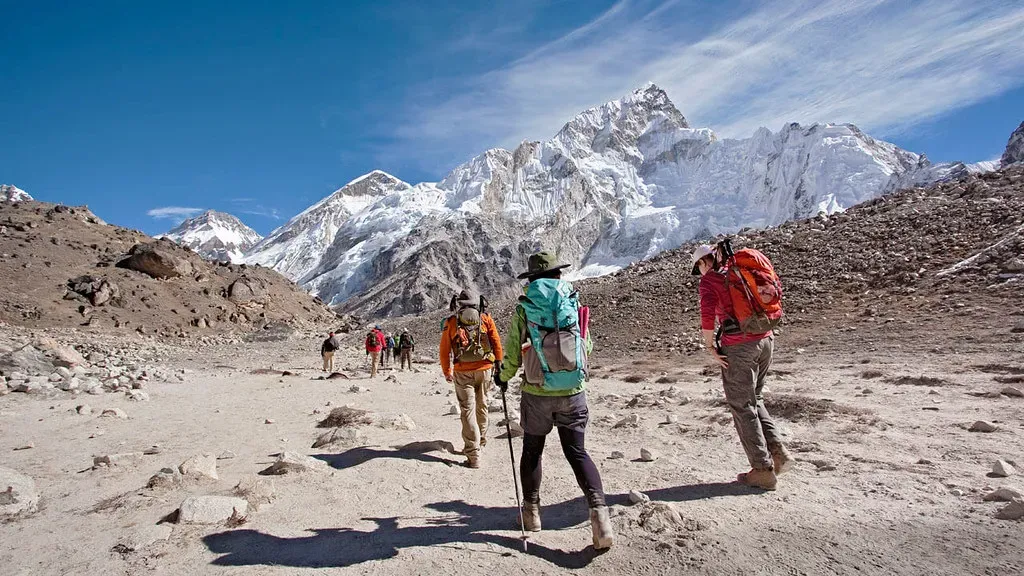 Everest Base Camp Trek: The Classic Journey to the Roof of the World (Image Credits: Flickr)