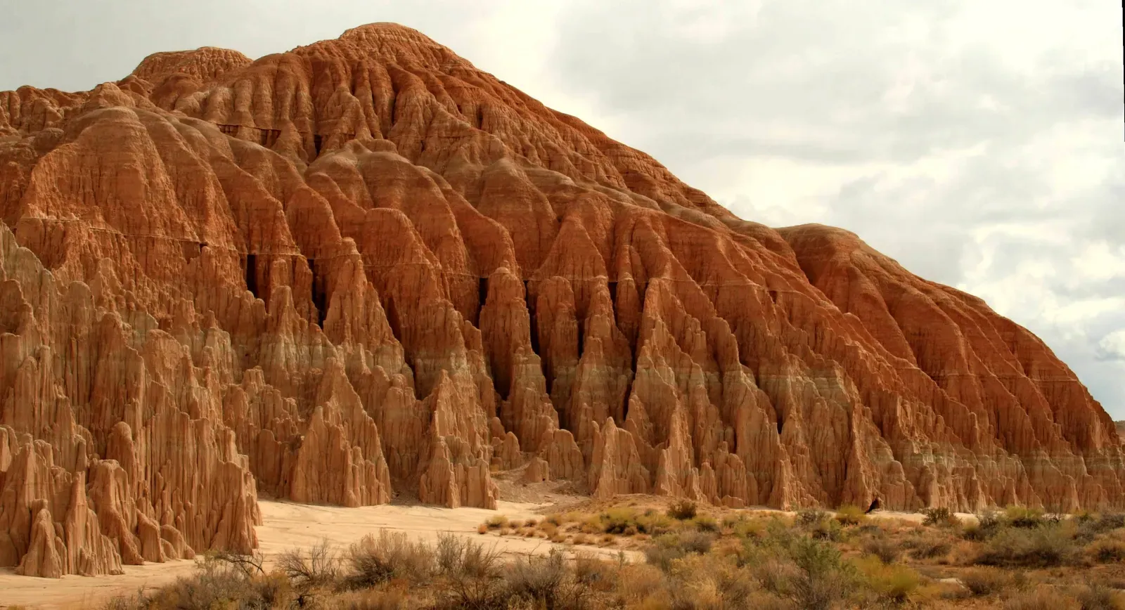 Cathedral Gorge State Park: Sculpted Clay Canyons (Image Credits: Wikimedia)