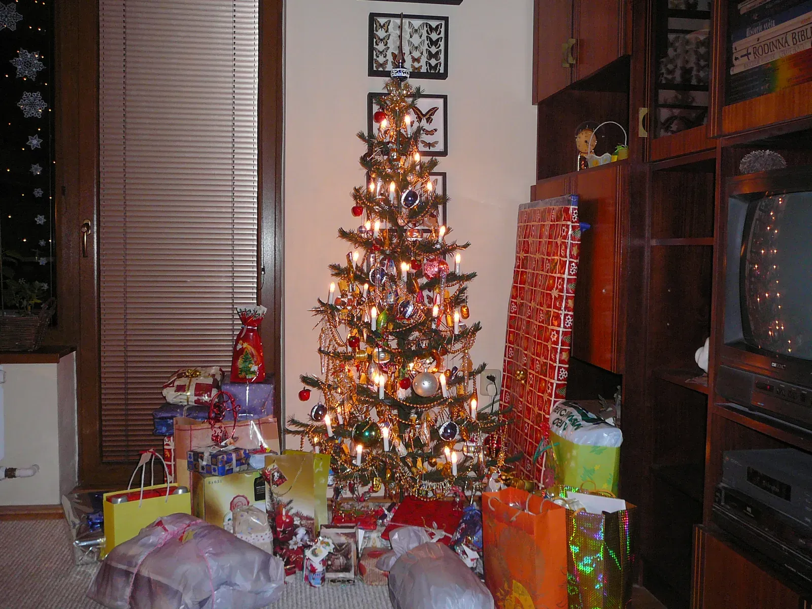 The Psychology Behind Our Giving Impulse (Image Credits: Wikimedia)
