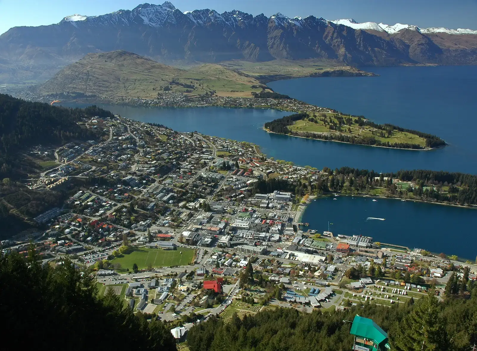 Queenstown, New Zealand (Image Credits: Wikimedia)