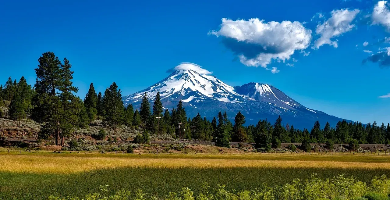 Mount Shasta: Northern California's Icy Threat (Image Credits: Pixabay)