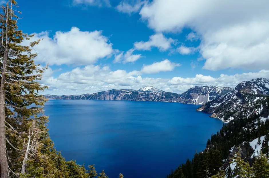 #17 - Crater Lake, Oregon (Off-Peak and Off-Route) (Image Credits: Pexels)