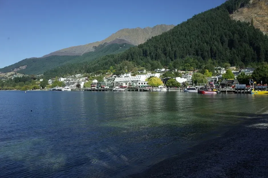 Queenstown, New Zealand (Image Credits: Pexels)