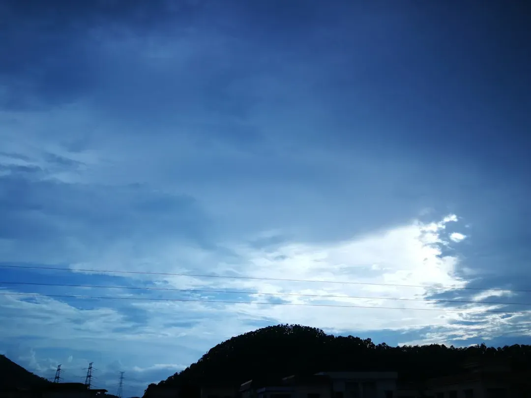 Skyquakes: Thunder From a Cloudless Sky (Image Credits: Unsplash)