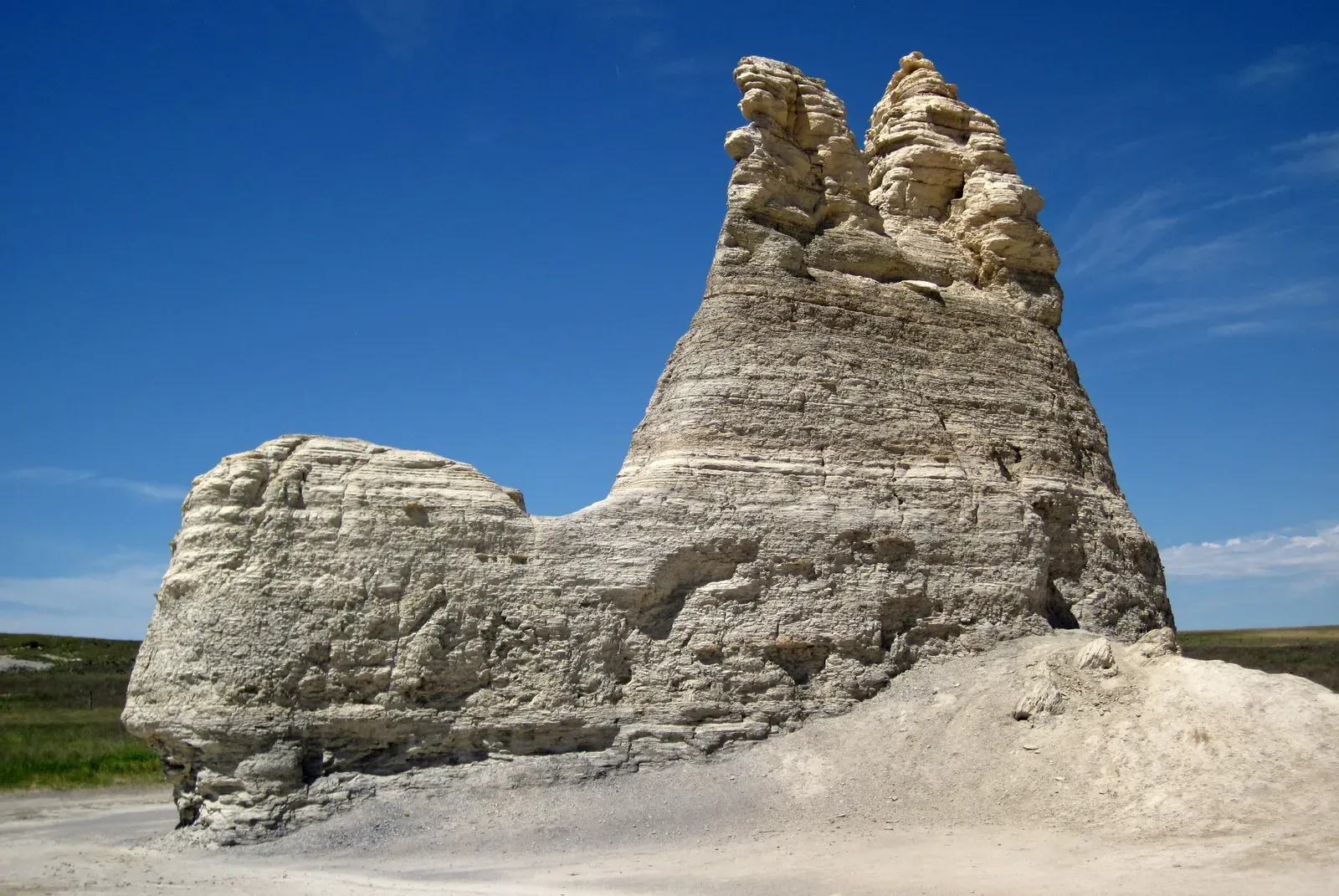 The Evidence Left Behind: Rock, Chalk, and Fossil (Chalk (Smoky Hill Chalk Member, Niobrara Formation, Upper Cretaceous; Castle Rock, south of Quinter, Kansas, USA) 4, CC BY 2.0)