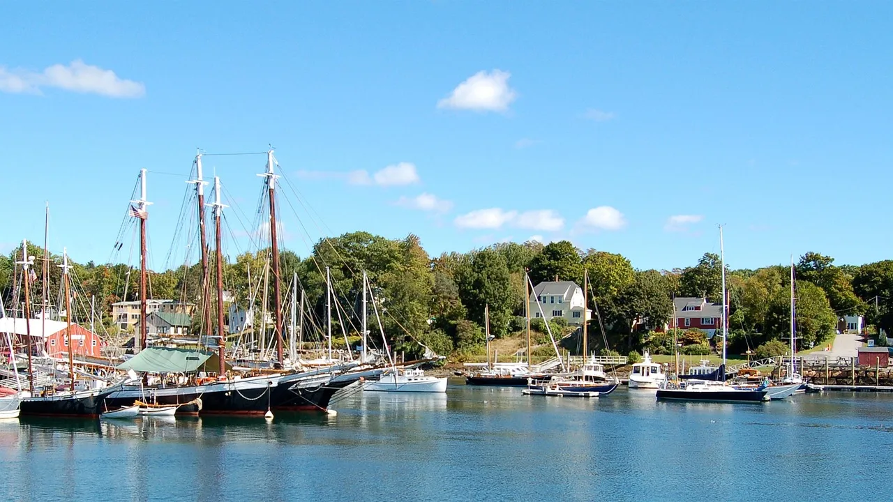 #11 - Camden, Maine: Where Sailors Cancel Their Next Reservation (Image Credits: Pixabay)