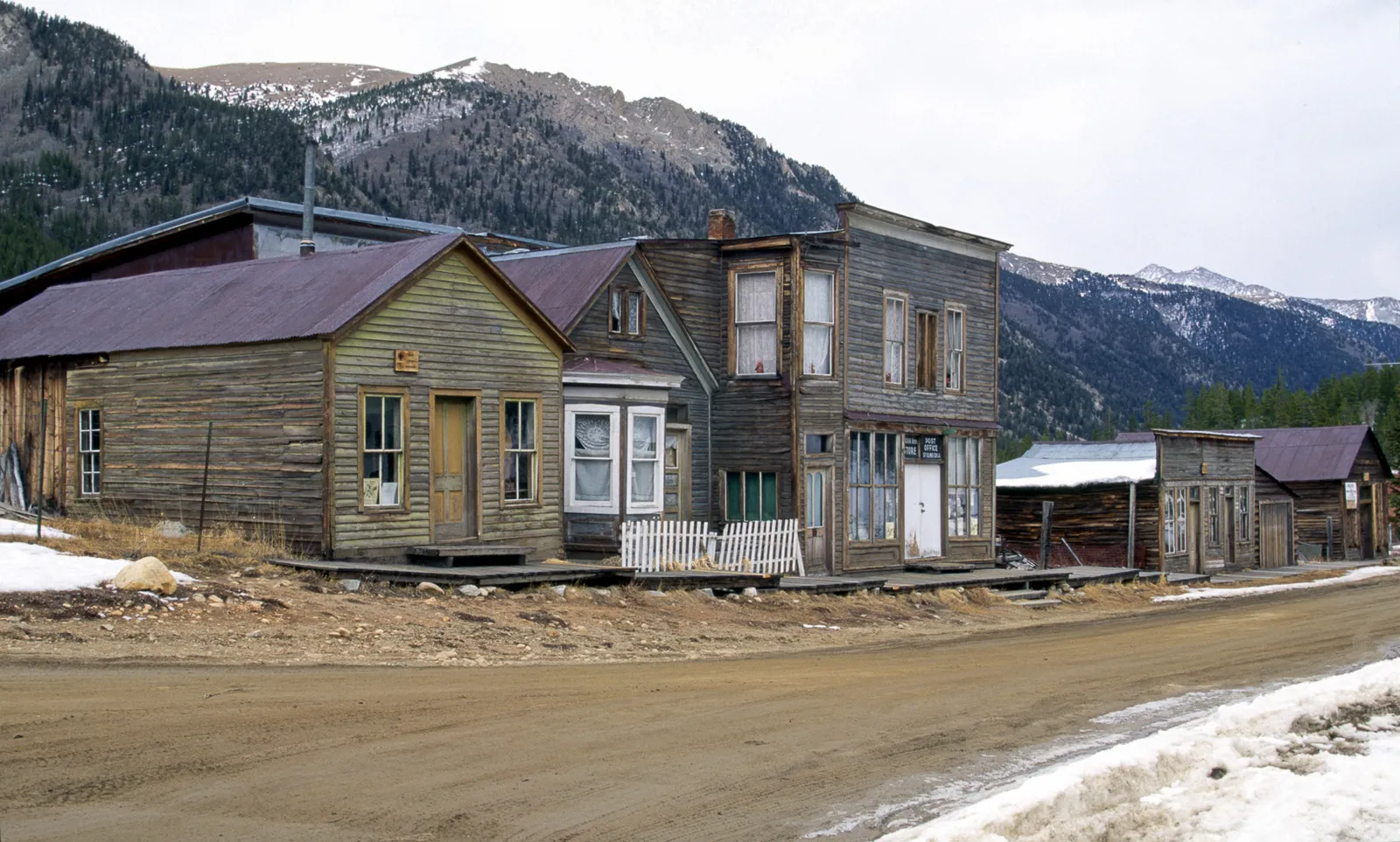 #14 - St. Elmo, Colorado: The Town With Porches Still Ready for Guests (By Dariusz Kowalczyk, CC BY-SA 3.0)