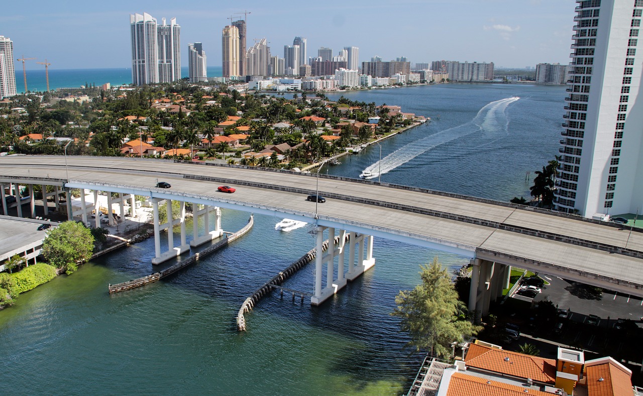 Florida: Where Paradise Meets Peril (Image Credits: Pixabay)