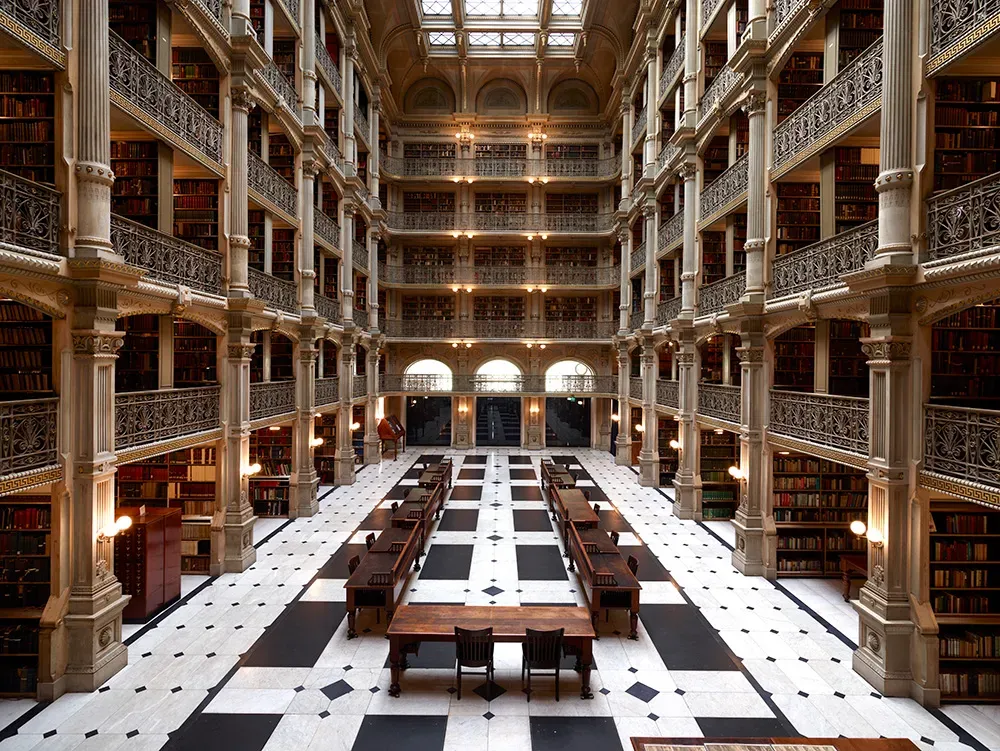 George Peabody Library, Baltimore (Image Credits: Wikimedia)