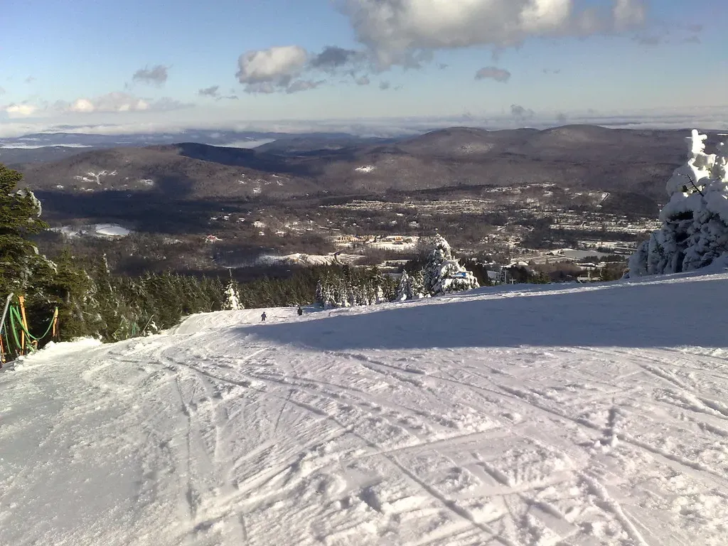 Dover, Vermont: Small Town Charm Meets Big Mountain Thrills (Image Credits: Flickr)