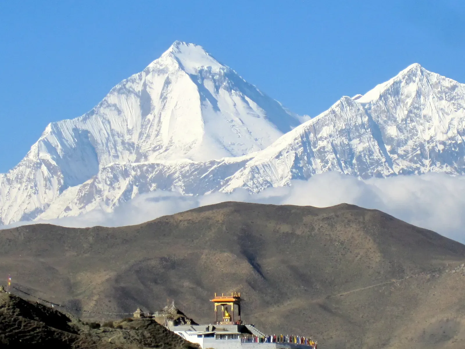 Dhaulagiri I: The White Mountain (Image Credits: Wikimedia)