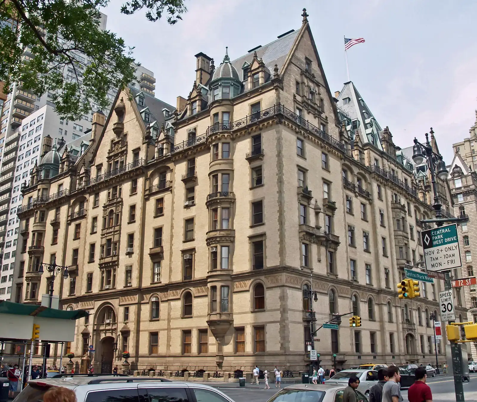 The Dakota (Image Credits: Wikimedia)