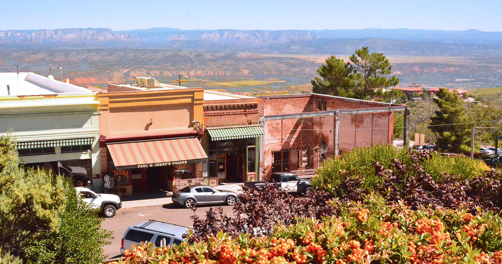 Jerome, Arizona: The Ghost Town That Lives Again (Image Credits: Flickr)