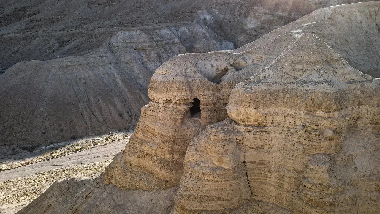 Qumran Caves, Israel: The Scrolls That Rewrote History (Image Credits: Pixabay)