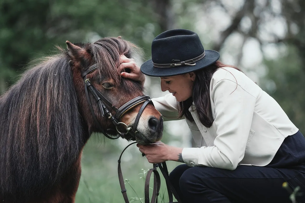 #7 - Horses: Herd Animals, Single Hearts (Image Credits: Pixabay)