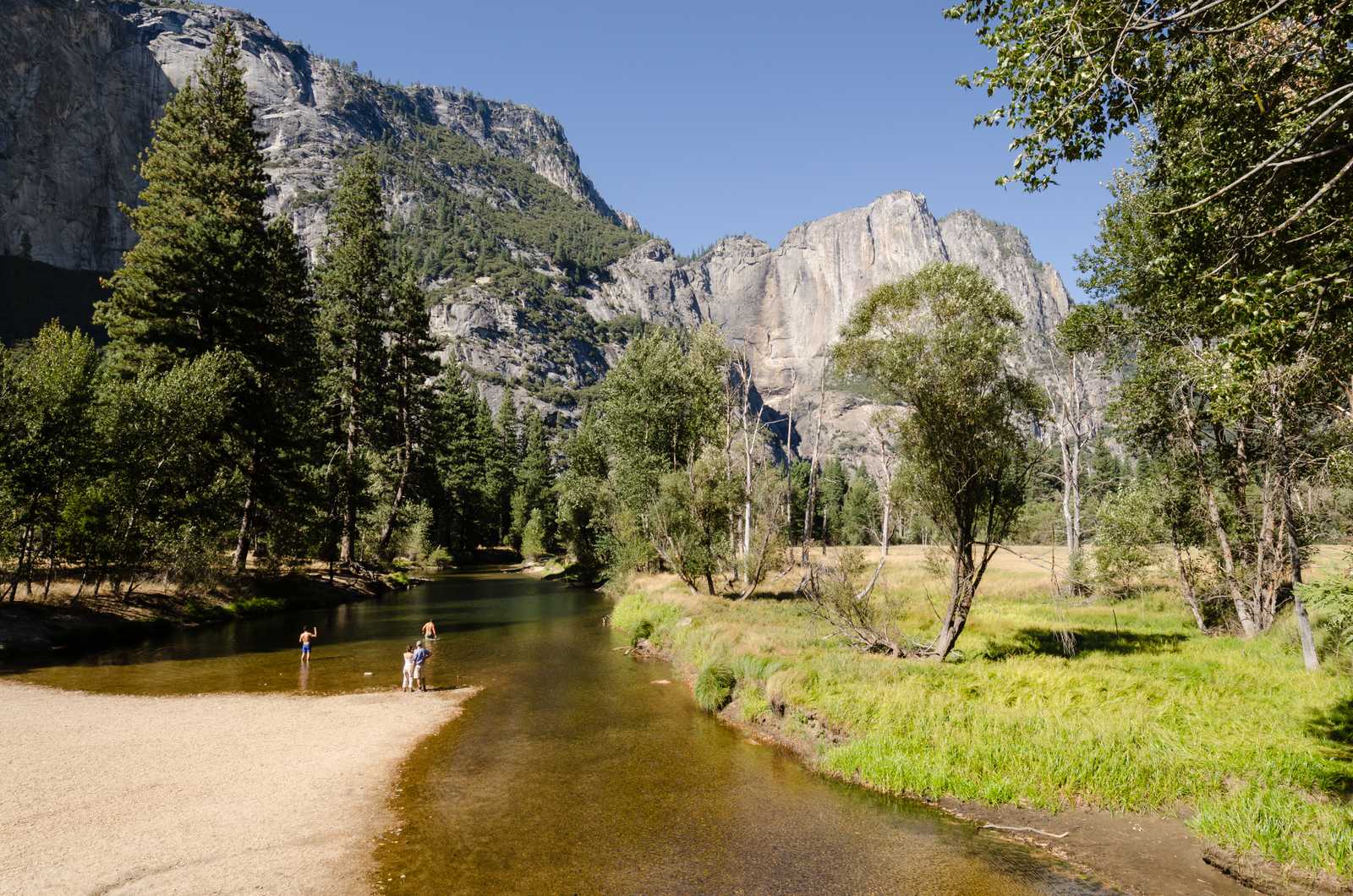 Yosemite National Park: Cathedral of Granite and Water (Image Credits: Wikimedia)