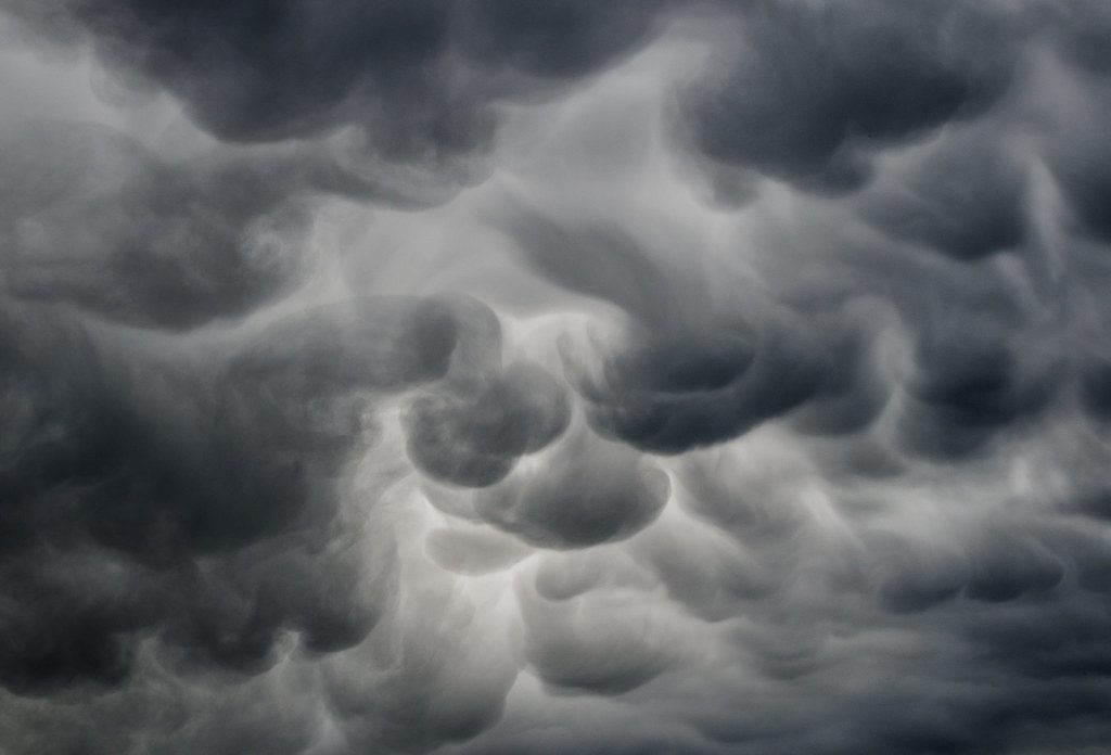 Mammatus Clouds: Nature's Hanging Gardens (Image Credits: Flickr)