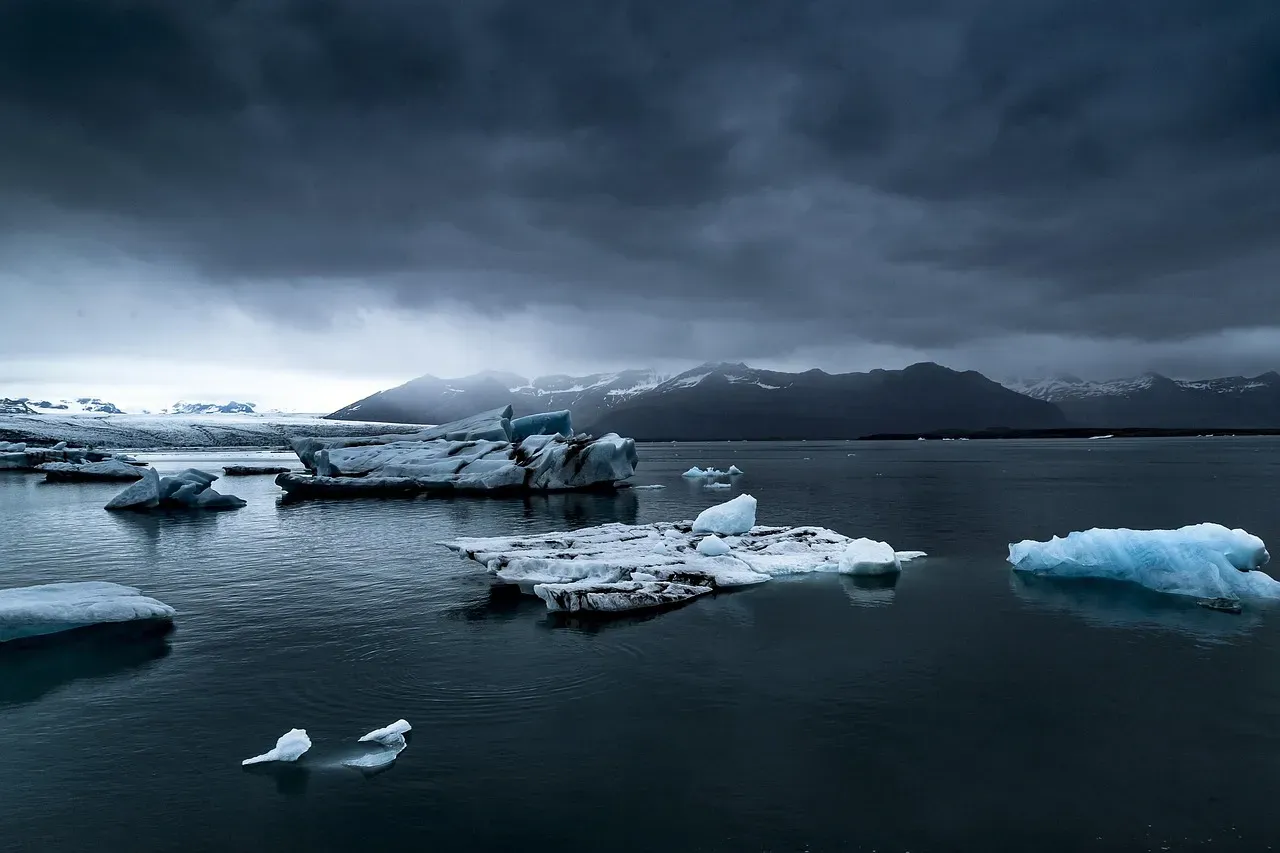The Darkening Northern Hemisphere Effect (Image Credits: Pixabay)