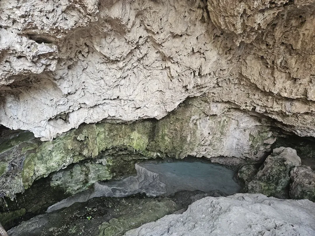 South Dakota: Two World-Class Caves in One State (Image Credits: Unsplash)