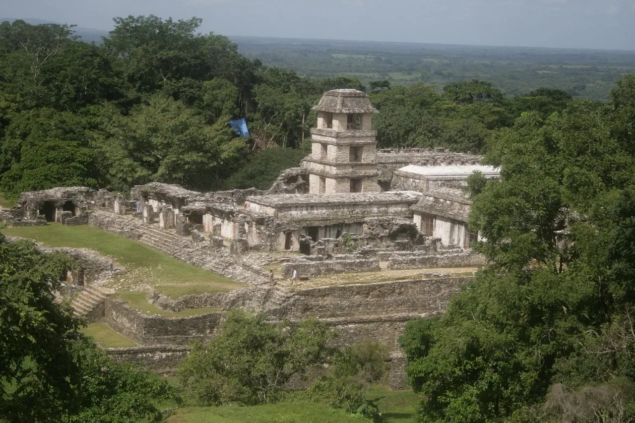 Palenque: Mexico's Jewel Hidden in the Jungle (Image Credits: Pixabay)