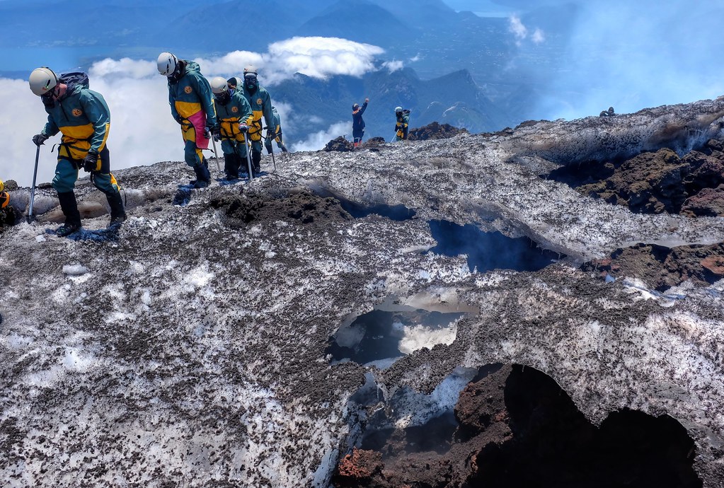 The Chemical Cocktail of Volcanic Warning (Image Credits: Flickr)