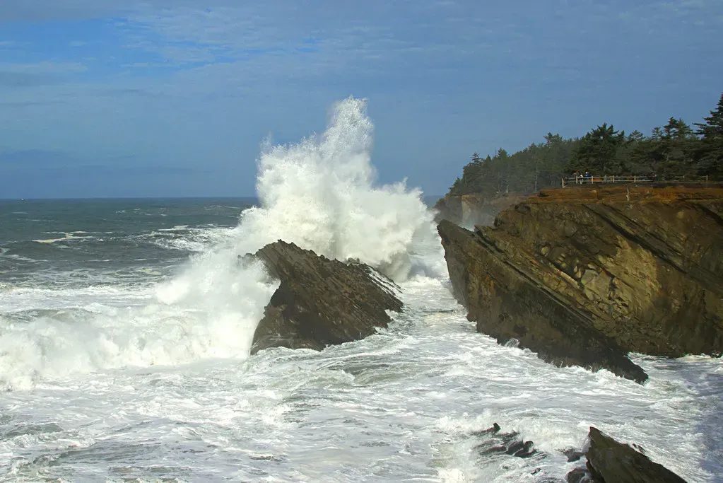 4. When the Sun and Moon Align, Tides Go Extreme (Image Credits: Flickr)