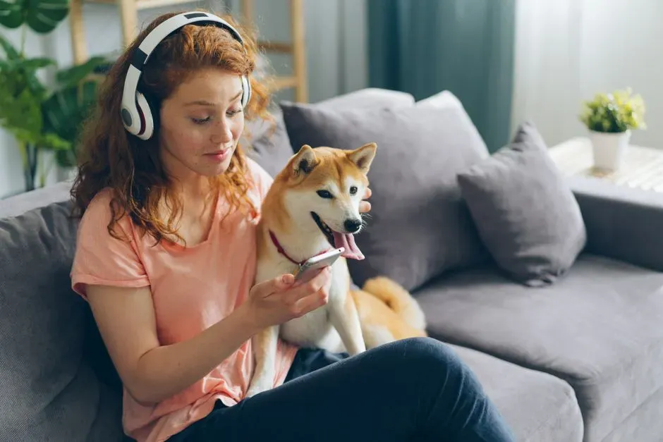 #1 – The Way the Dog and Owner Move Together (Image Credits: Pexels)