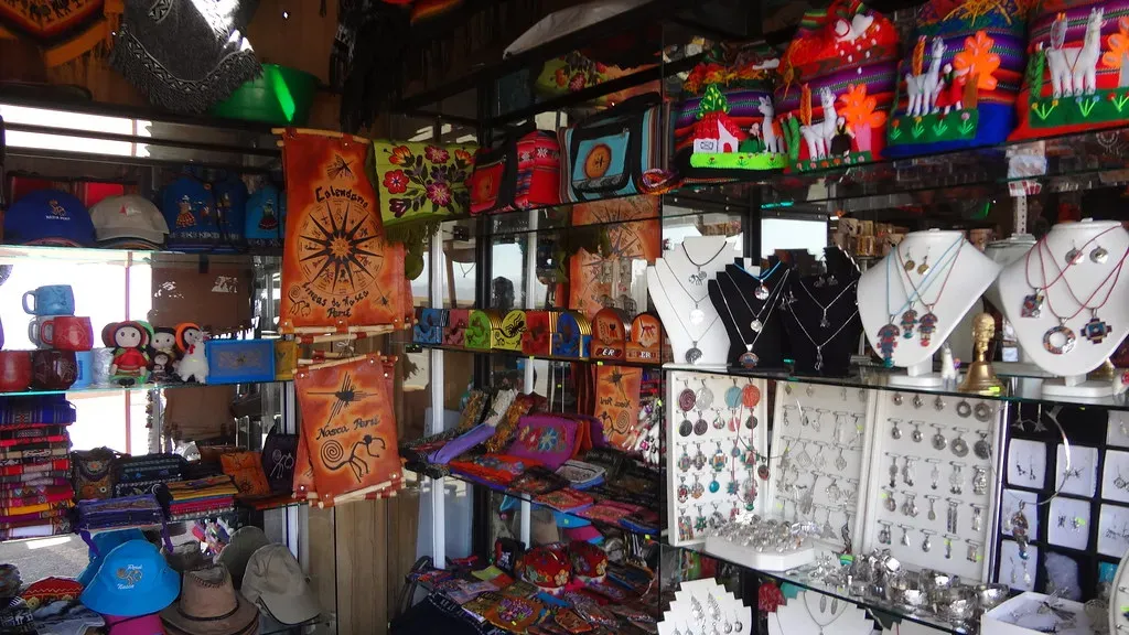 #7: The Obligation to Bring Home Souvenirs for Everyone (VasenkaPhotography, Flickr, CC BY 2.0)