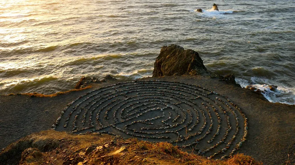Lands End Labyrinth: Meditation on the Edge (Image Credits: Flickr)