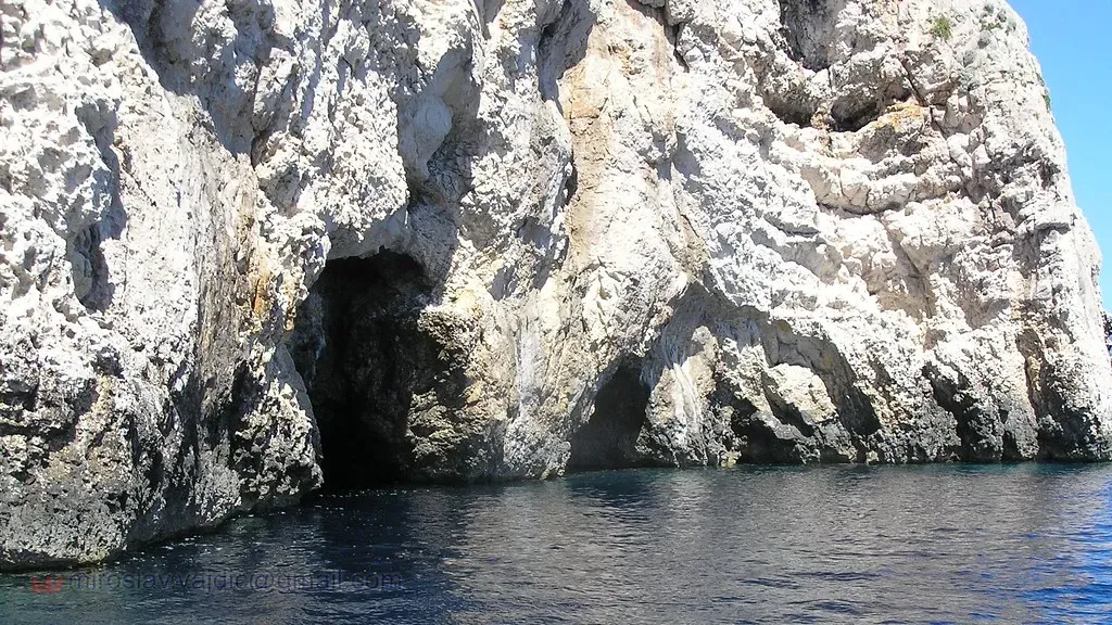 The Blue Grotto, Croatia (Miroslav Vajdić, Flickr, CC BY-SA 2.0)