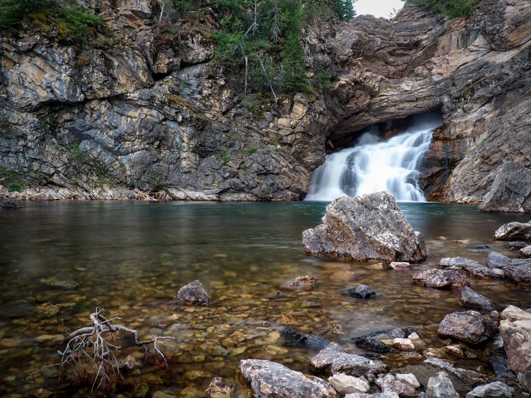 Medicine Lake: Canada's Disappearing Act (Image Credits: Unsplash)