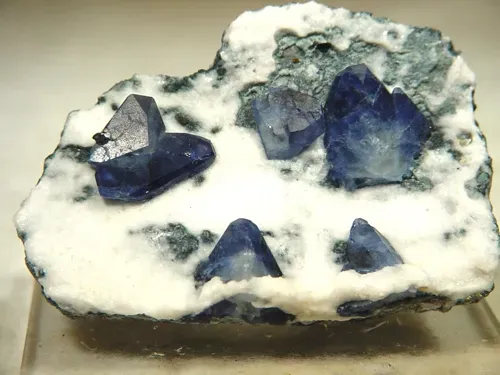 #2. Benitoite (California): The Blue That Shouldn't Exist (By Robert M. Lavinsky, CC BY-SA 3.0)