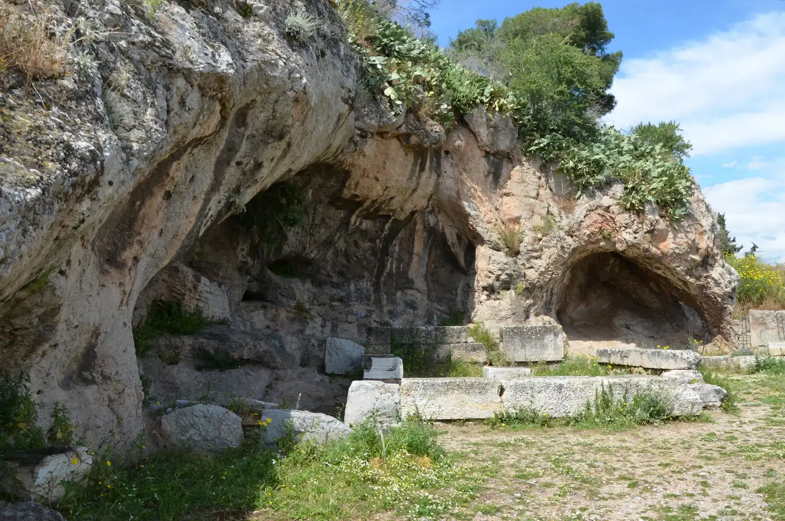 Pluto's Gate at Hierapolis, Turkey (Image Credits: Wikimedia)