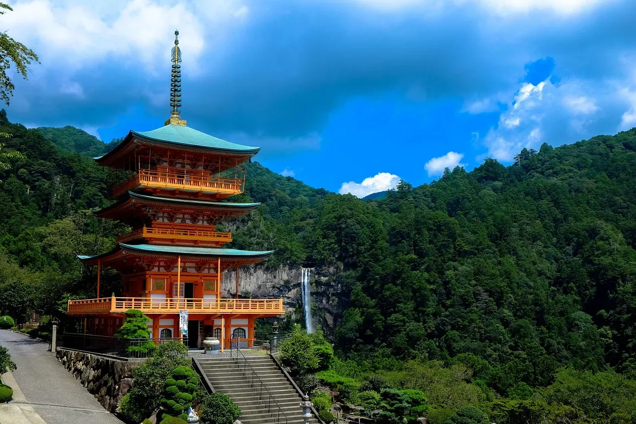 Cultural Immersion Beyond the Trails (Image Credits: Pixabay)