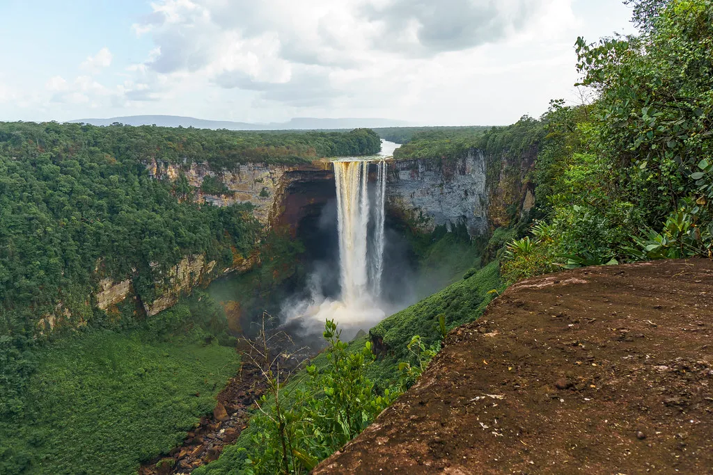 Kaieteur Falls, Guyana (dantoujours, Flickr, CC BY-SA 2.0)