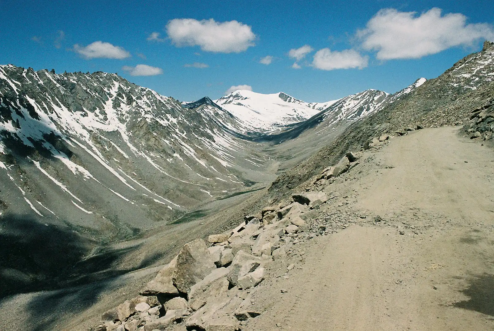 1. Deep U-Shaped Troughs: When Ice Turned Valleys Into Bathtubs (By DanHobley, CC BY-SA 3.0)