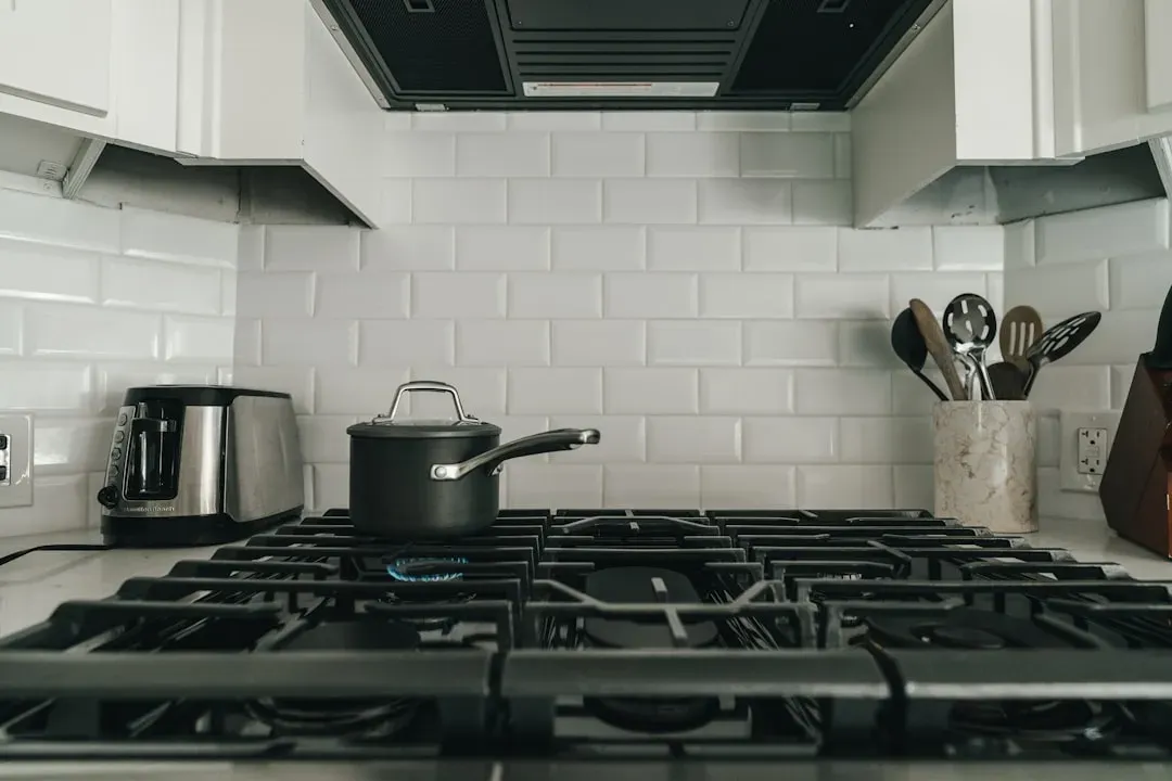 #3: Greasy Stovetop Residue and Cooking Oils (Image Credits: Unsplash)