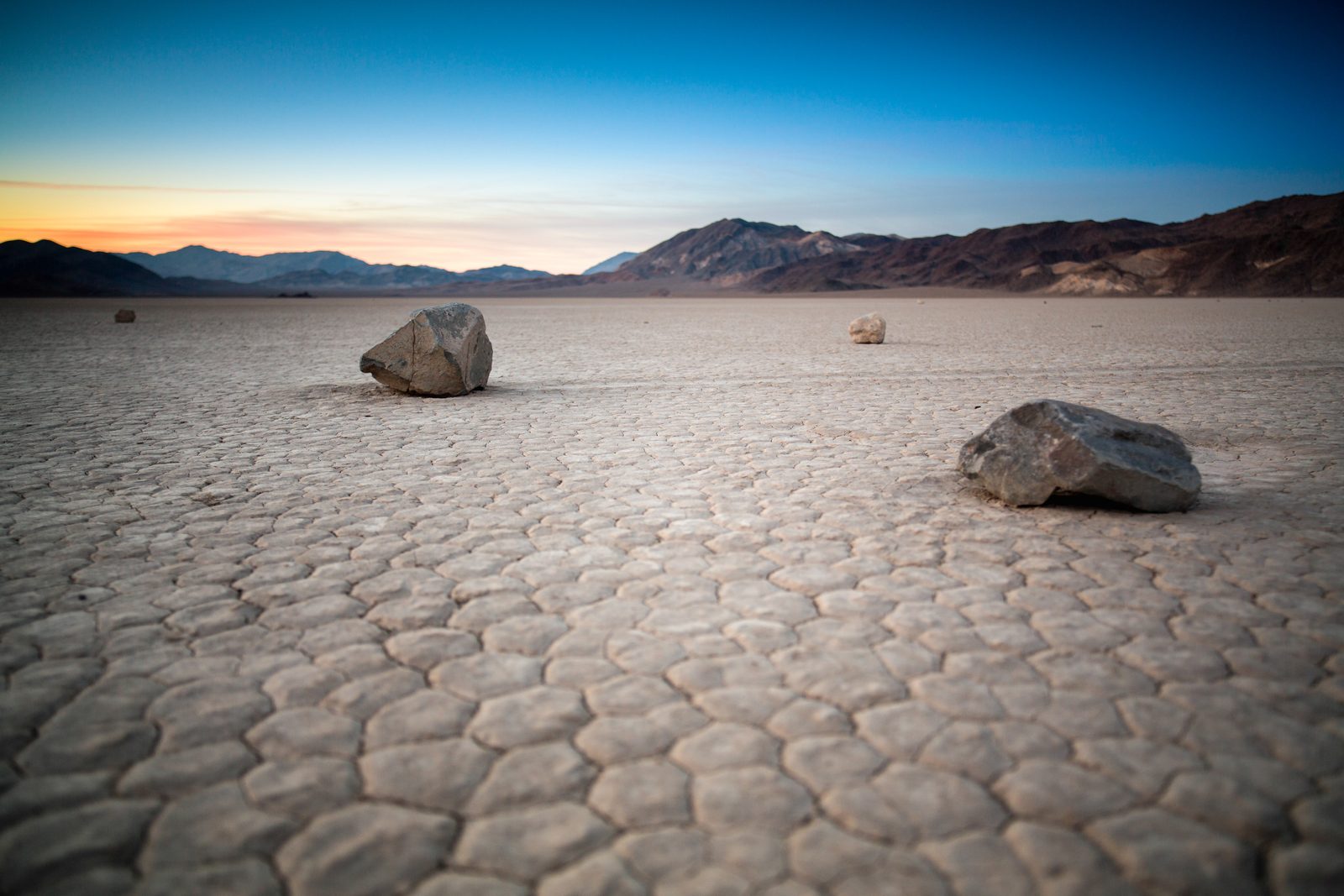 Race Track Playa - California's Moving Stones Mystery (Image Credits: Wikimedia)