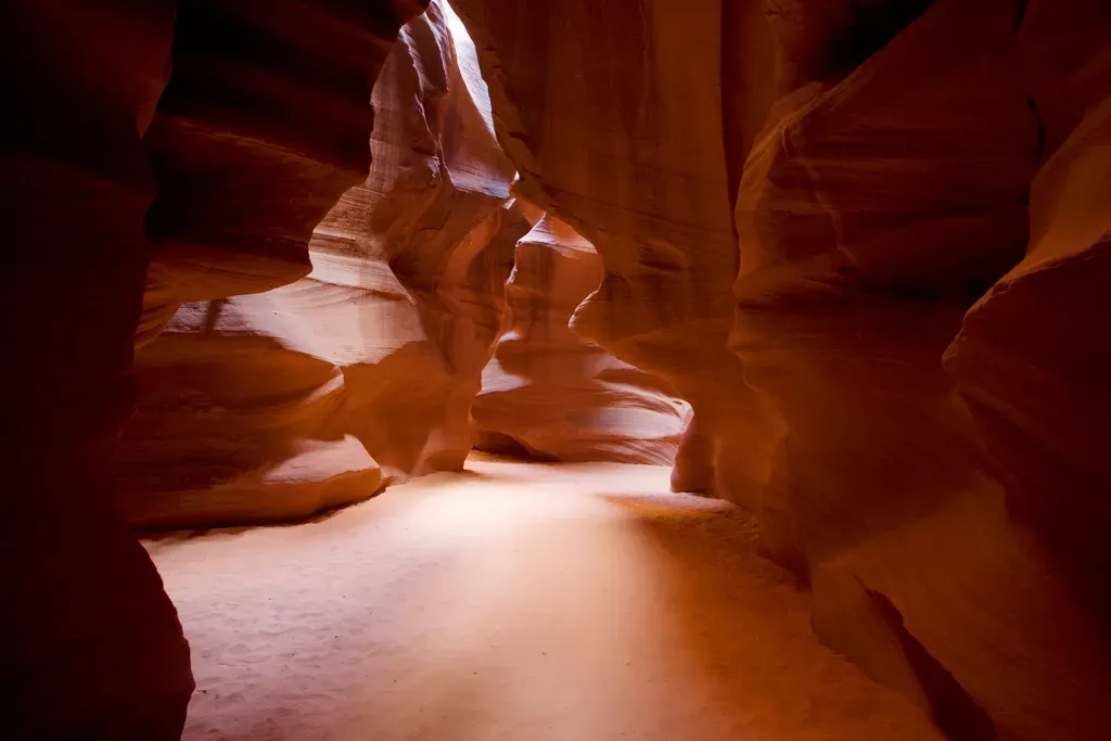 Antelope Canyon, Arizona: Where Water Wrote in Stone (Image Credits: Rawpixel)