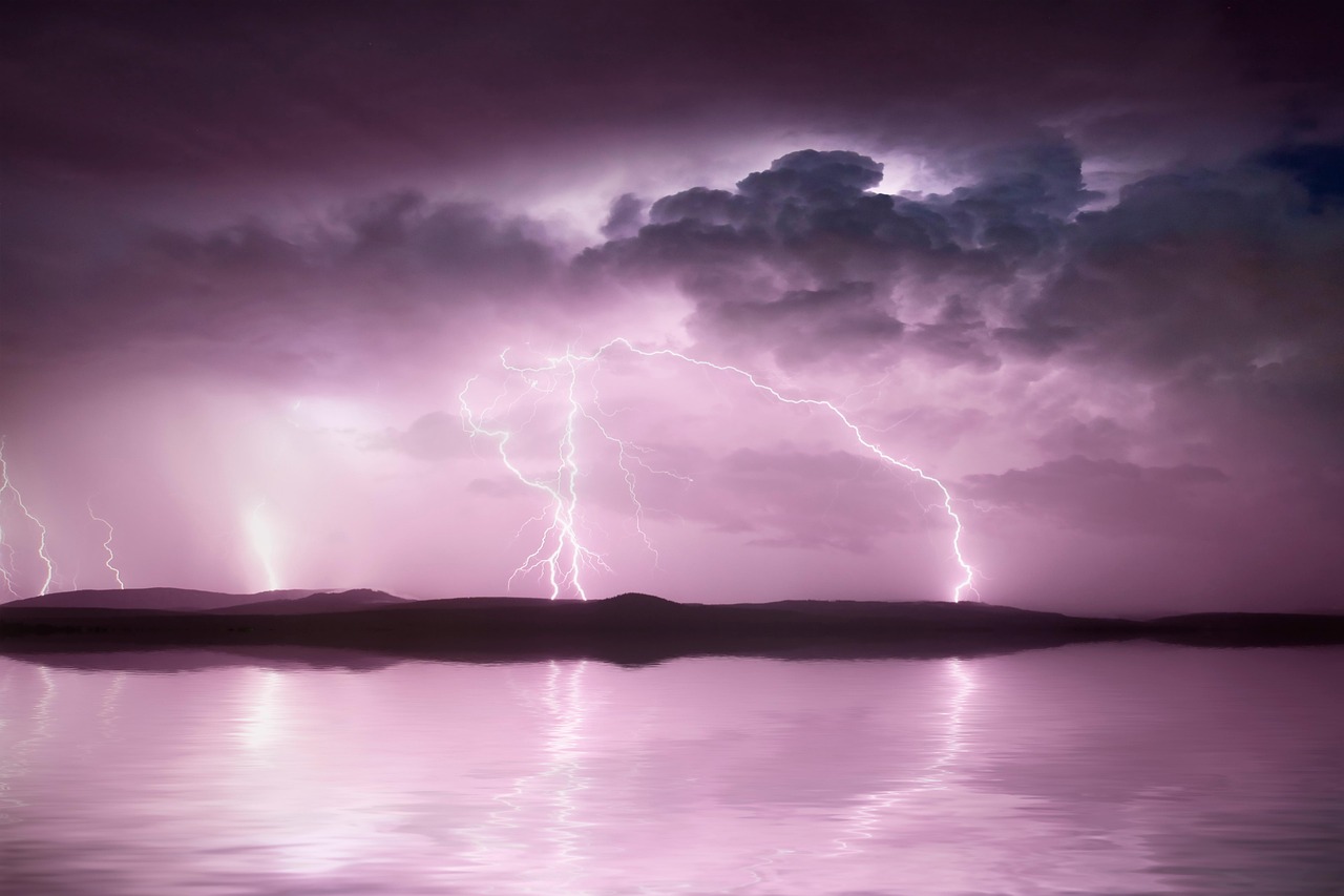 The Ocean's Natural Shield Effect (Image Credits: Pixabay)