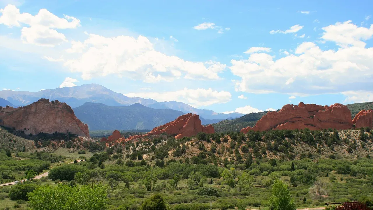America's Mountain and Its Patriotic Legacy (Image Credits: Pixabay)