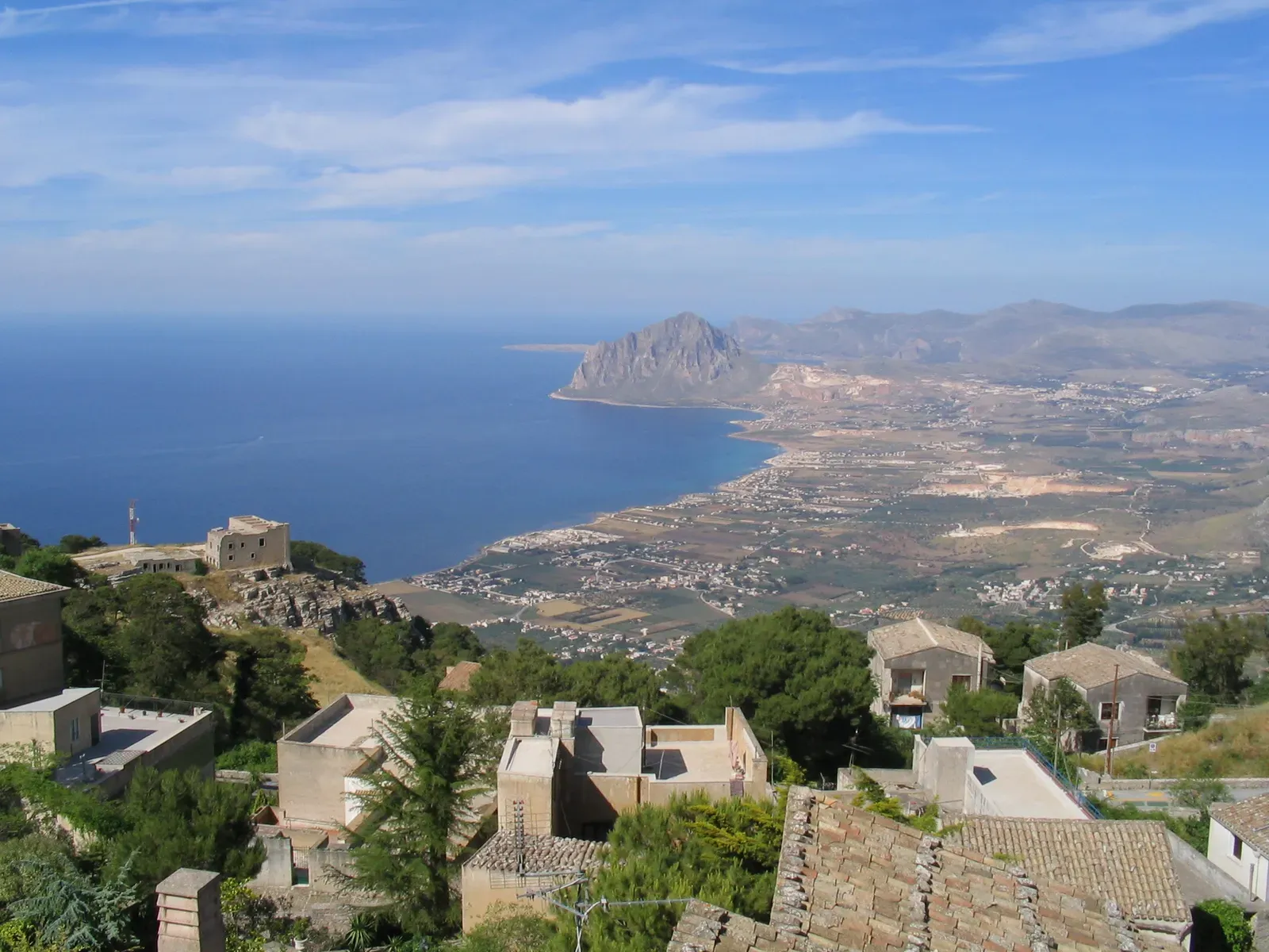 Erice, Sicily: The Mountain Village Kissed by Clouds (Image Credits: Wikimedia)