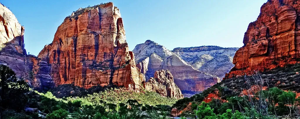 1. Angel's Landing, Zion National Park, USA - Where the Illusion of Safety Ends Fast (inkknife_2000 (14 million views), Flickr, CC BY-SA 2.0)
