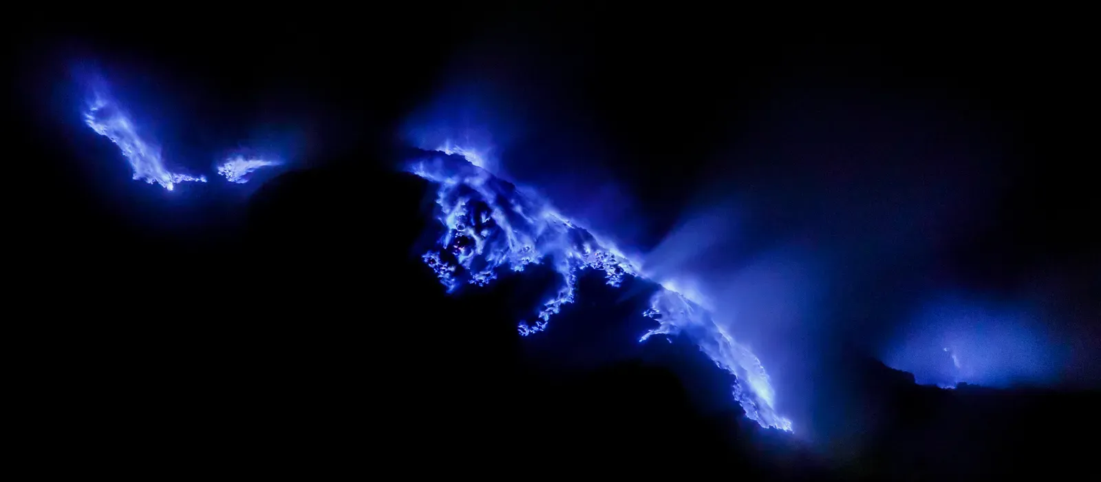 #1. The Blue Fire of Kawah Ijen, Indonesia (By Thomas Fuhrmann, CC BY-SA 4.0)