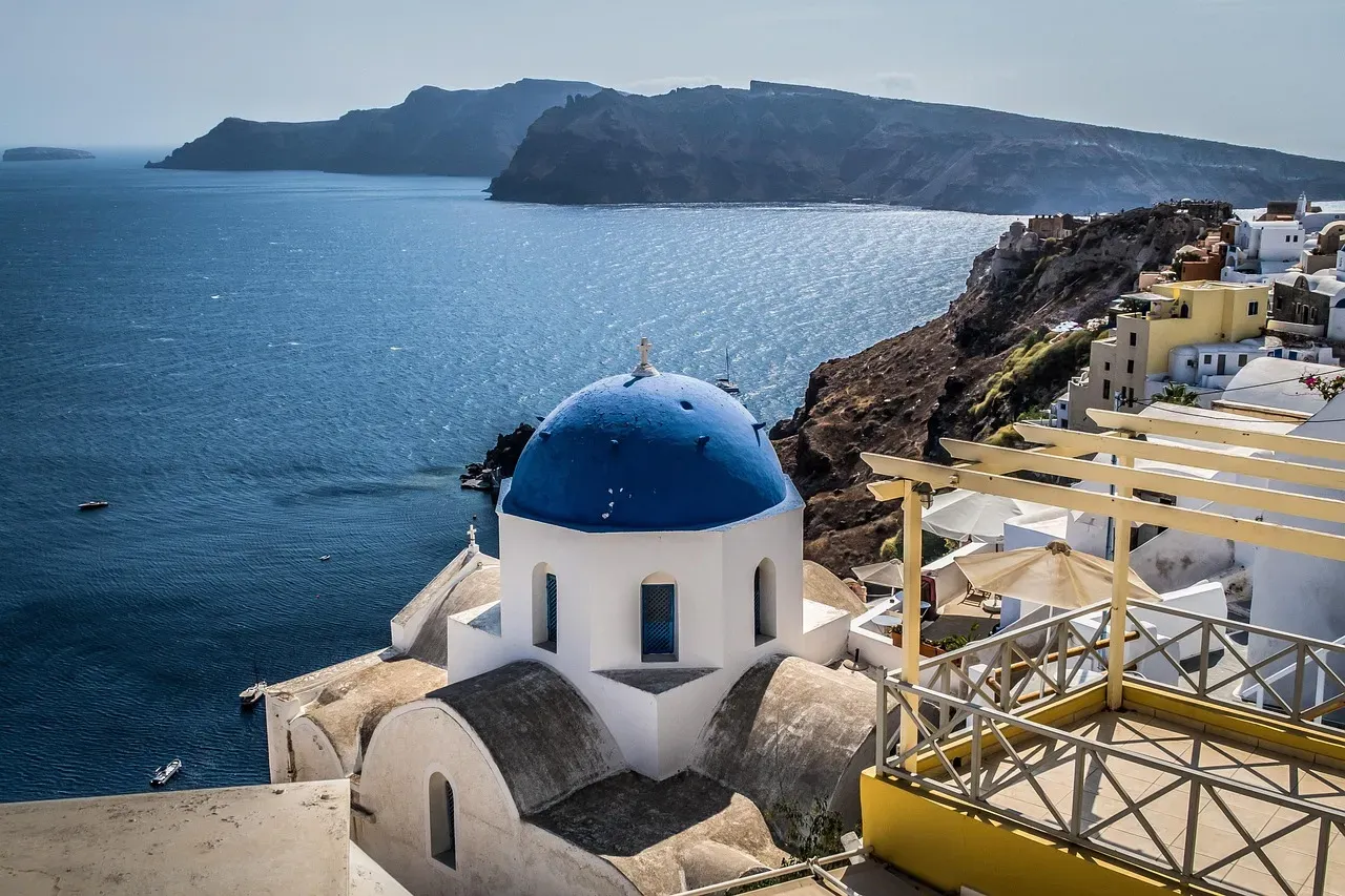 Santorini, Greece (Image Credits: Pixabay)