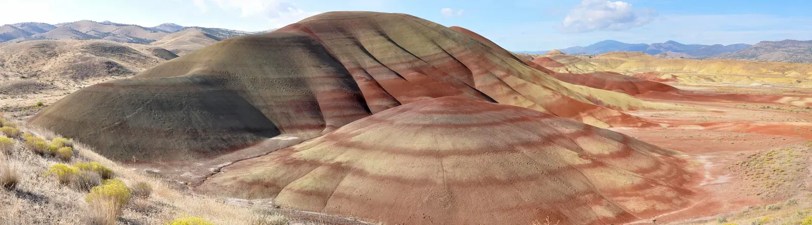 Painted Hills, Oregon (Image Credits: Wikimedia)