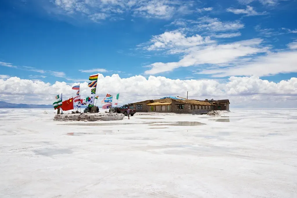 #1. Salar de Uyuni, Bolivia - The World's Largest Mirror (Nico Kaiser, Flickr, CC BY 2.0)